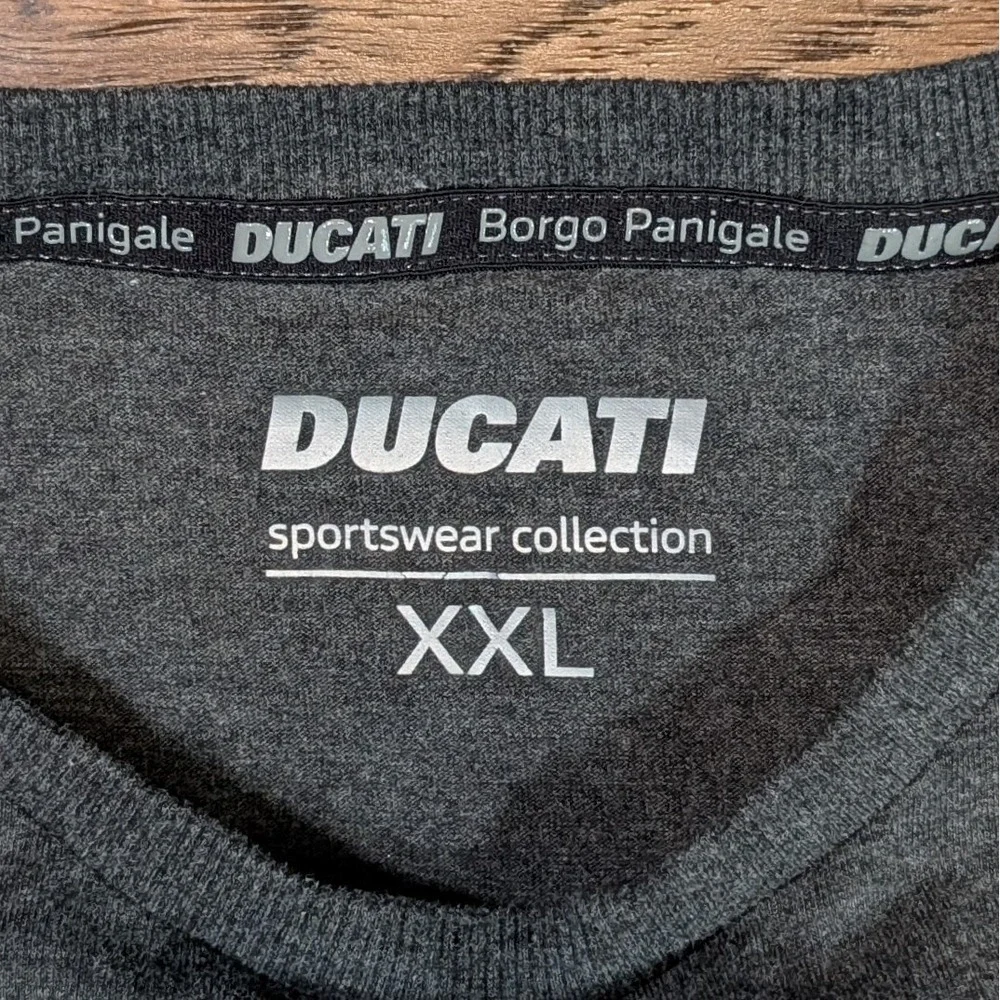 Ducati Corse DC Tonal Short Sleeve T-Shirt Gray Black‎ Size XXL (25x30)
